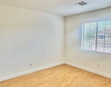 3434 Bella Valencia Court - Photo Thumbnail 10