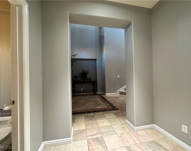 1211 Martini Drive - Photo Thumbnail 10