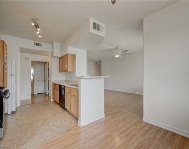 9050 W Warm Springs Road - Photo Thumbnail 8