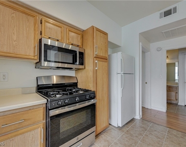 9050 W Warm Springs Road - Photo Thumbnail 11
