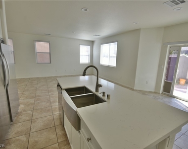 3041 Lake Como Avenue - Photo Thumbnail 9