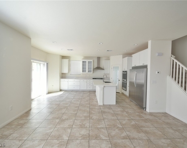 3041 Lake Como Avenue - Photo Thumbnail 5