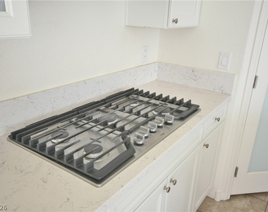 3041 Lake Como Avenue - Photo Thumbnail 8