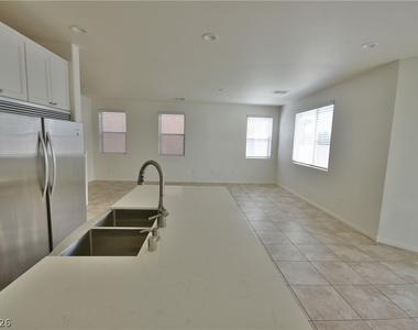 3041 Lake Como Avenue - Photo Thumbnail 10
