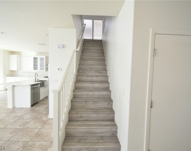 3041 Lake Como Avenue - Photo Thumbnail 15