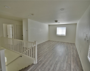 3041 Lake Como Avenue - Photo Thumbnail 16