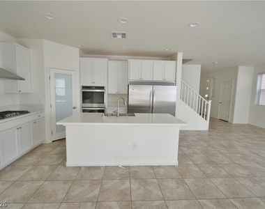 3041 Lake Como Avenue - Photo Thumbnail 7