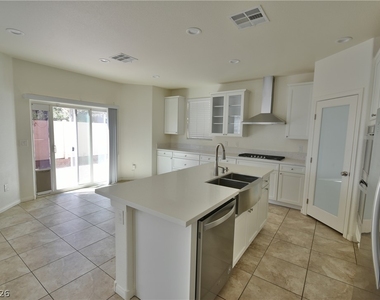 3041 Lake Como Avenue - Photo Thumbnail 12