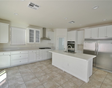 3041 Lake Como Avenue - Photo Thumbnail 6