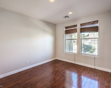 1213 Checkmark Avenue - Photo Thumbnail 3