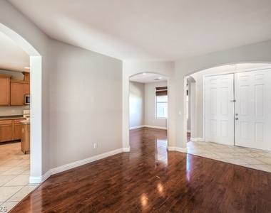1213 Checkmark Avenue - Photo Thumbnail 1