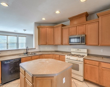 1213 Checkmark Avenue - Photo Thumbnail 12