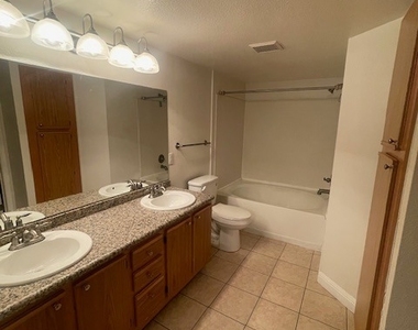 5055 W Hacienda Avenue - Photo Thumbnail 11