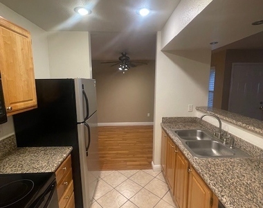 5055 W Hacienda Avenue - Photo Thumbnail 6