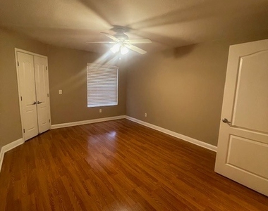5055 W Hacienda Avenue - Photo Thumbnail 7