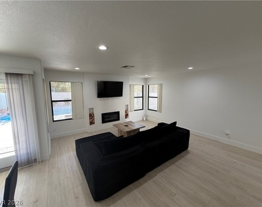 3004 Ocean View Drive - Photo Thumbnail 1