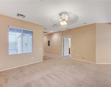 6868 Sky Pointe Drive - Photo Thumbnail 4