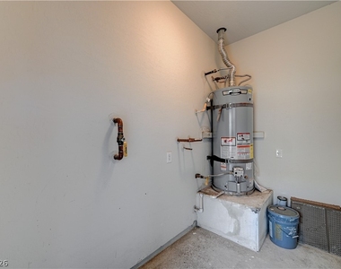 6868 Sky Pointe Drive - Photo Thumbnail 14