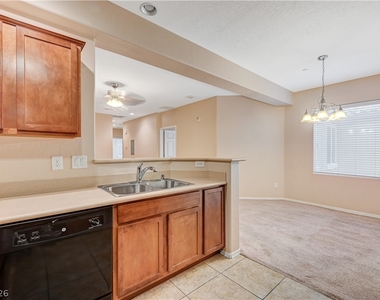 6868 Sky Pointe Drive - Photo Thumbnail 10