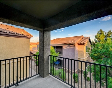 6868 Sky Pointe Drive - Photo Thumbnail 12