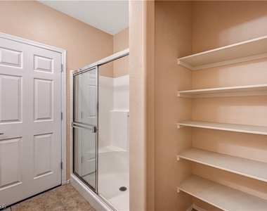 6868 Sky Pointe Drive - Photo Thumbnail 21
