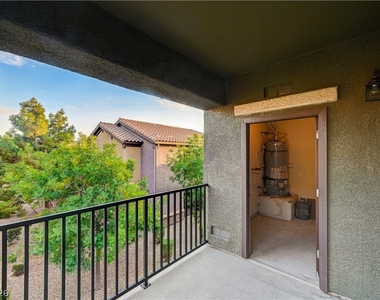6868 Sky Pointe Drive - Photo Thumbnail 13