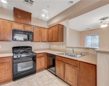 6868 Sky Pointe Drive - Photo Thumbnail 9