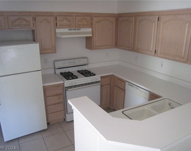 3320 S Fort Apache Road - Photo Thumbnail 6
