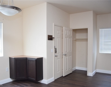 5250 S Rainbow Boulevard - Photo Thumbnail 6