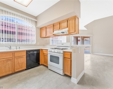 6536 Sterling Springs Parkway - Photo Thumbnail 8