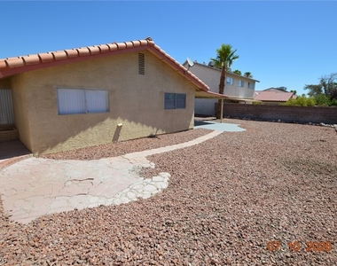 6845 Zamora Drive - Photo Thumbnail 13