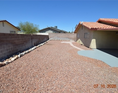 6845 Zamora Drive - Photo Thumbnail 12