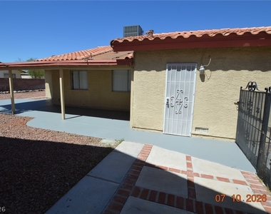 6845 Zamora Drive - Photo Thumbnail 11