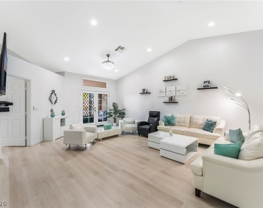 3404 Wexford Lane - Photo Thumbnail 4