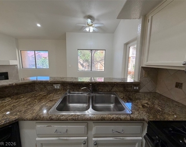 900 Heavenly Hills Court - Photo Thumbnail 14