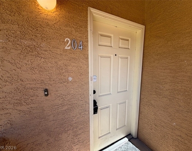 900 Heavenly Hills Court - Photo Thumbnail 1