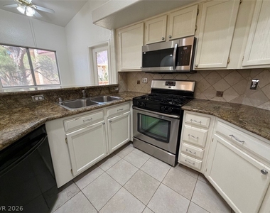 900 Heavenly Hills Court - Photo Thumbnail 17