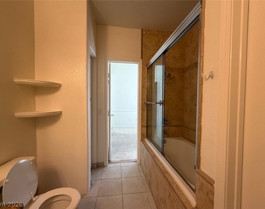 900 Heavenly Hills Court - Photo Thumbnail 38