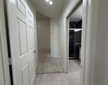 900 Heavenly Hills Court - Photo Thumbnail 20