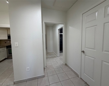 900 Heavenly Hills Court - Photo Thumbnail 19