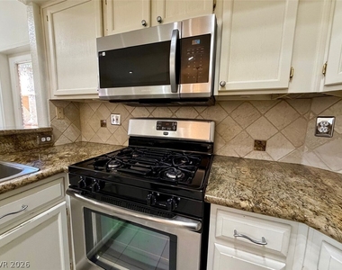 900 Heavenly Hills Court - Photo Thumbnail 12