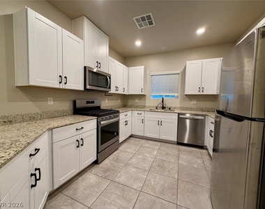 7473 Garnet Moon Street - Photo Thumbnail 18