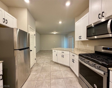 7473 Garnet Moon Street - Photo Thumbnail 20