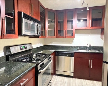 210 Flamingo Road - Photo Thumbnail 2