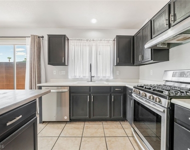 4353 Scarlet Sea Avenue - Photo Thumbnail 9