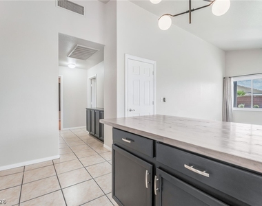 4353 Scarlet Sea Avenue - Photo Thumbnail 8