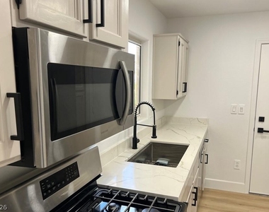 10012 Bundella Drive - Photo Thumbnail 6