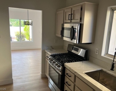 10012 Bundella Drive - Photo Thumbnail 3