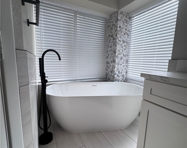 8421 Honeywood Circle - Photo Thumbnail 22