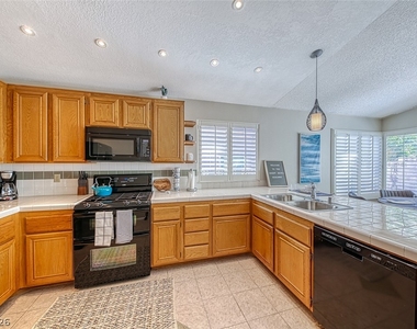 8421 Honeywood Circle - Photo Thumbnail 3